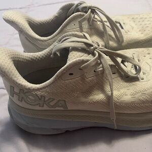 Women’s Hoka Clifton 9 Wide size 9.5D